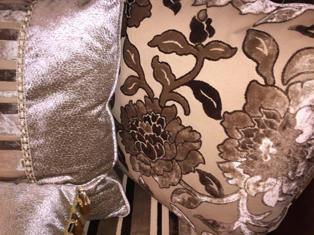 French Beige Chenille Carved Wood Loveseat U71600