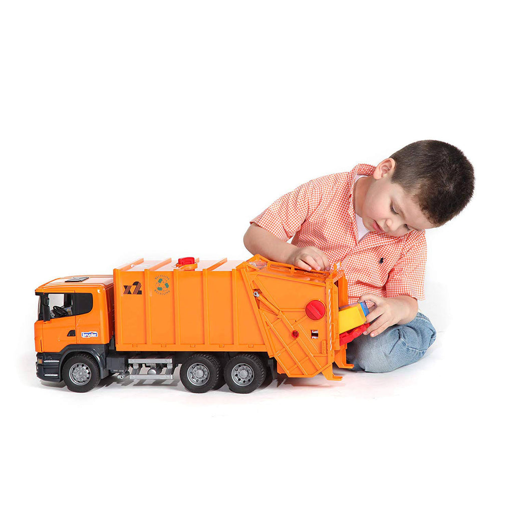 Orange Garbage Truck O916