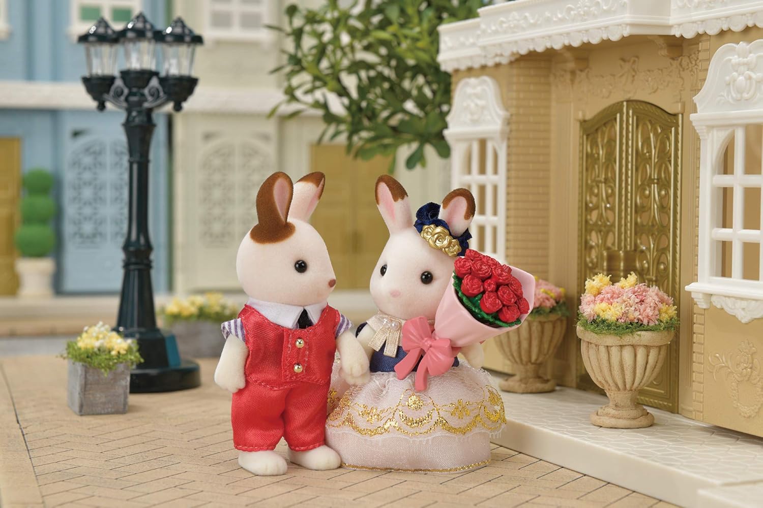 Set of 2 Collectible Doll Figures with Fashion and Floral Accessories H39023